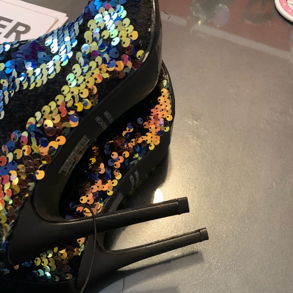 Ladies Sequin Booties - Picture 3 of 7